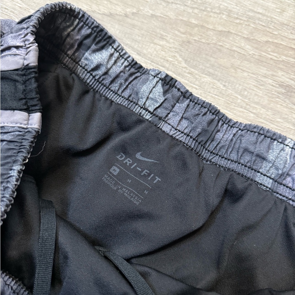 •NIKE• RUNNING SHORTS - Picture 3 of 5